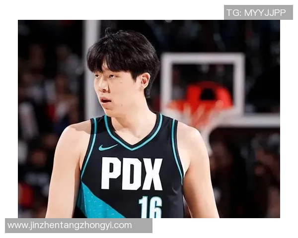 媒体人：杨瀚森的3分球至今投得并不好 球队目前没机会给他去低位